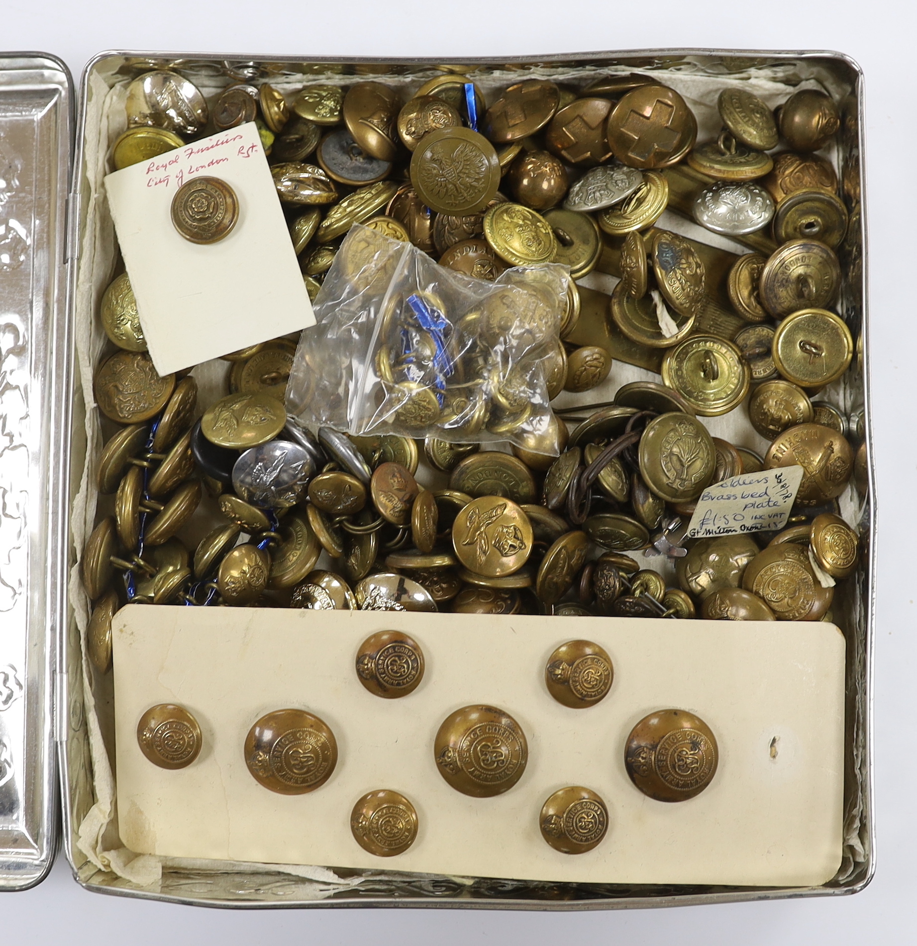 A collection of military buttons, examples including; Royal Fusiliers, Royal Navy, Royal Artillery, RASC, RAMC, RAF, etc. and a few cloth titles, etc.